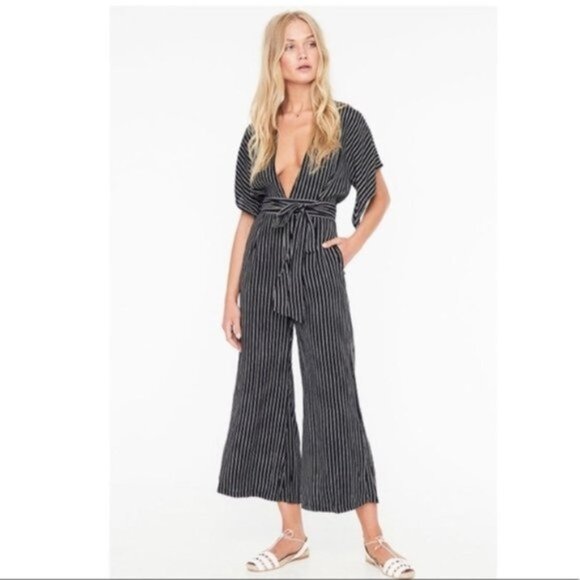 𝅺NWT Faithfull The Brand Pinstripe Black‎ & White Cedric Jumpsuit Women Sz 4 - Picture 1 of 8